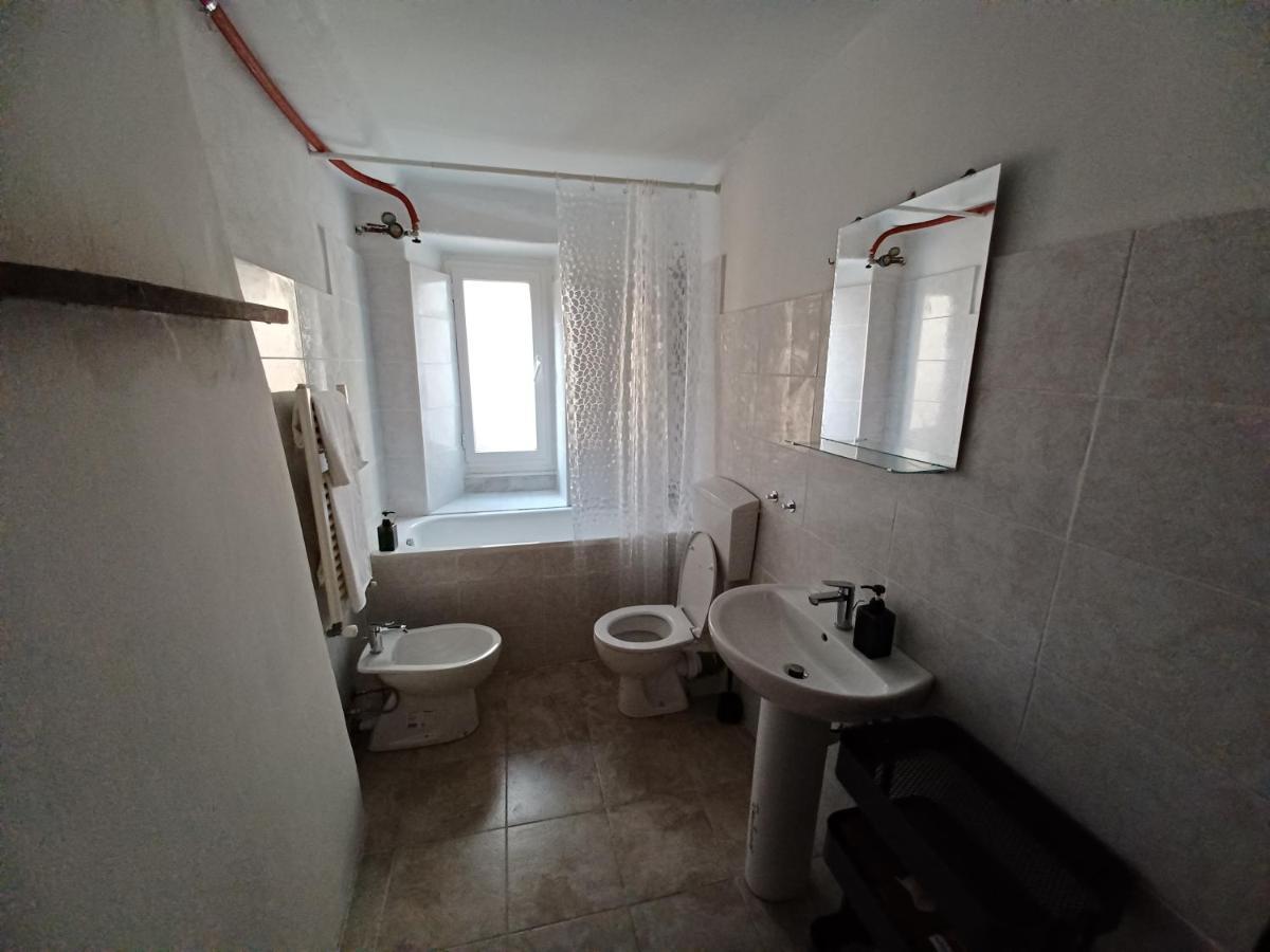 La Graziosa Del Carmine Apartment Genoa Bagian luar foto